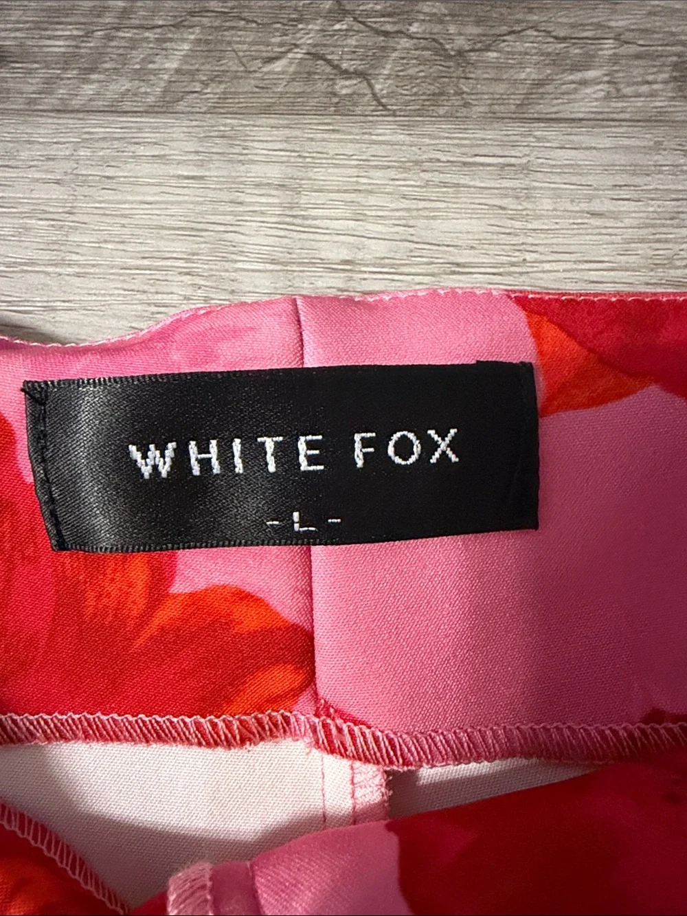 Women’s White Fox Boutique matching set- cropped shirt and short set 🩷